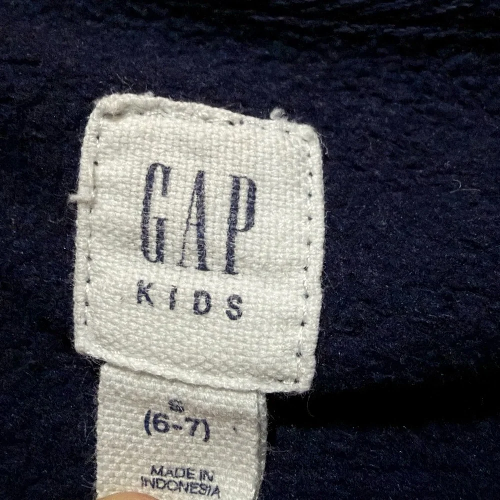 GAP Kids long sleeve navy blue sweatshirt‎ with heart and baggy sleeves size 6/7